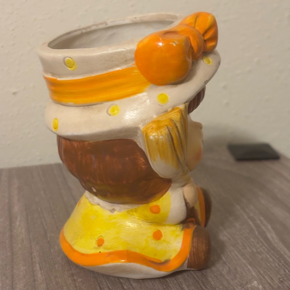 Vintage 1970s Yellow Dress Girl Ceramic Planter Pen Pencil Holder Trinket Box - Picture 3 of 7